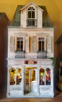 Französisches Puppenhaus 