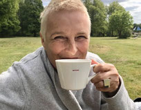 Sabine Kullenberg bei einer "Garten-in-Dir"-Pause im Botanischen Garten in Klein Flottbek. 