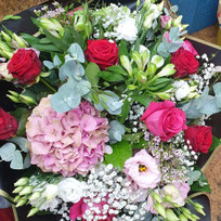 Rosa Roter Rosenstrauß mit Hortensie und Eukalyptus München Blumenhütte Sendling