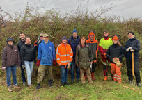 Tatkräftiges Einsatzteam im NSG Kührener Teich und Umgebung (Foto: NABU/Andreas Rath)