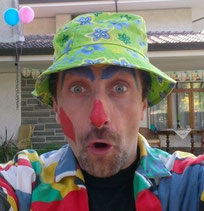 fabiccio pagliaccio animazione per feste spettacoli comici feste di paese matrimoni lucca viareggio pisa livorno grosseto pistoia firenze prato empoli massa carrara arezzo magie burattini clown bolle di sapone trucca bimbi mangiafuoco giocolieri trampolie