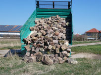 Steine vom Bauhof für unsere Flächen