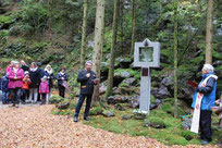 Malerisches Ambiente: Station der heiligen Anna Schäffer im alten Steinbruch, dem Wohnzimmer der Aster.