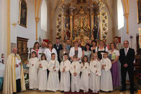 Acht Kinder feierten in Ast ihre Erstkommunion. 