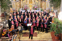 Gemeinsam sangen der Aster Kirchenchor und der Patenchor Döfering Lieder aus dem Musical.