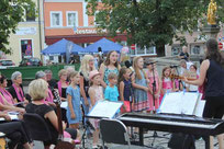 Der Kinderchor aus Ast sang beim Kultursommer.