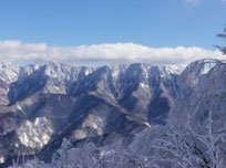 雪化粧した長野県の山々