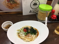 昼食は うどん屋さん よいしょ