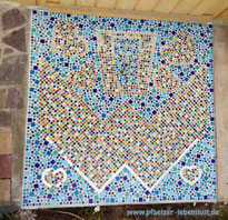 Mosaik Boden blau bunt selbst gemacht