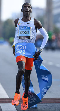 Kipchoge beim Zieleinlauf - Quelle: Berlin-Marathon