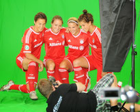 Making Of vom Fotoshooting von Fotograf Karsten Lauer mit den FC Bayern München Frauenfußballerinnen ©Martina Schnapp