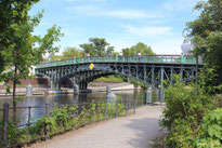 Brücke Rosa-Luxemburg-Steg im Tiergarten. Foto: Helga Karl