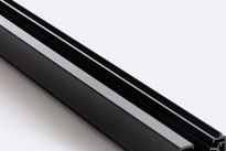 Hochwertige Aluminium-Stromschienen für flexible Lichtinstallationen in Shops und Gewerberäumen.