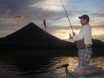 Pescando en el Lago Arenal