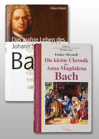 Schräg voreinander versetzt sieht man zwei Bücher zum Thema Bach. Einmal ist es die Biografie von Eidam, davor die von Esther Meynell.