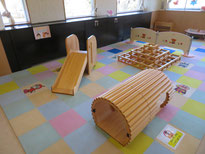 現在プレイルームであそべる「木育遊具」の画像です。