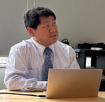薬学博士　鄭　権氏の写真