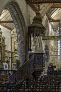 Bild: Die Kanzel in der Kirche des umfriedeten Pfarrbezirkes in Lampaul-Guimiliau 