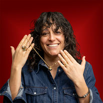 Roni Weinberg / Verkauf und CAD-Zeichnerin bei der Goldschmiede OBSESSION in Zürich und Wetzikon.