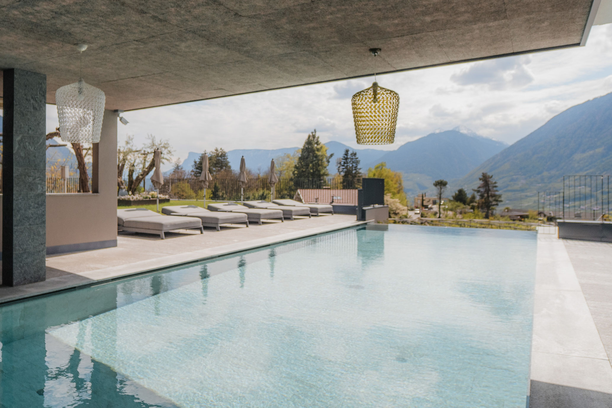 Heated saltwater infinity pool at VINEA Suites & Apartments – Adults Only in Dorf Tirol near Merano, South Tyrol - Member of Mountain Hideaways