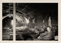 L'infirmerie dans un baraquement "tunnel", prisonniers allemands, 1944 - Crédit : CICR