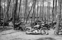 Les troupes britanniques quittent la Sarthe en laissant derrière eux du matériel, 16 juin 1940 - Crédit : IWM