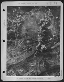 Bombardement allié sur l'aéroport allemand d'Arnage le 8 juin 1944 - Crédit : Archives US