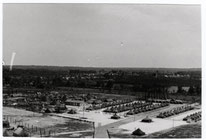 Vue du camp depuis le château d'eau, 1944 - Crédit : CICR