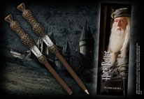 Harry Potter: Dumbledore Wand Pen and Bookmark Noble Collection 9,90€ Prezzo finale,iva incl. escl. spedizione 1 SOLO PEZZO DISP. spedizione in 1-3 giorni PER INFO O PAGAMENTO CLICCA CHAT WHATSAPP SU QUESTA PAGINA IN ALTO.