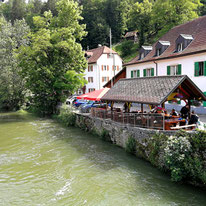 Grenzstädtchen Goumois mit schweizer und französischer Ortshälfte