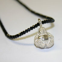 lucky buddha mit Spinellkette