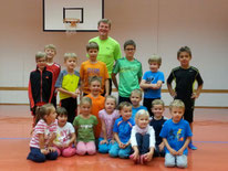 erfolgreiches und immer sehr gut besuchtes Hallentraining im Herbst - hier unser Nachwuchs mit 17 motivierten Sportlern. Bravo!!