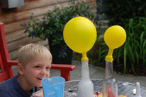 Luftballon bläst sich auf (Luft)