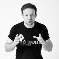 Trainer Alexander beim Chok Dee in Bielefeld
