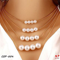 Collier de perles nacrées et multi chaines dorées