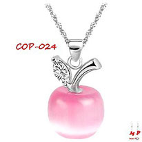 Collier à pendentif pomme rose opale