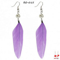 Boucles d'oreilles plumes violettes et perles nacrées