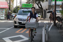 自転車で配達開始です。