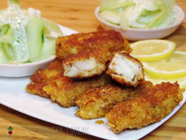 Fischstäbchen mit Cornflakespanade und Gurkensalat