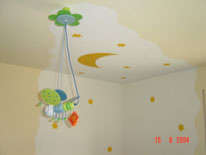 Kinderzimmer mit Lasur und Schablonentechnik.
