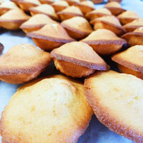 Les Madeleines de Célestine : 6 saveurs : Nature, Chocolat, Vanille, Miel, Fleur d’oranger,  Citron, Fait maison