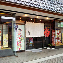 中増，お店の正面入口