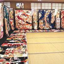 中増，２階の振袖展示場