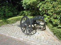 Kanone vor dem Schloss Ritzebüttel in Cuxhaven, Niedersachsen.