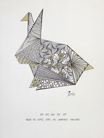 Große Doodelei - Hase mit unterschiedlichen Mustern ausgemalt - Text: Es ist wie es ist. Aber es wird, was du daraus machst.  - schwarz Faserstift, goldener und silberner Gelstift auf weißem Papier