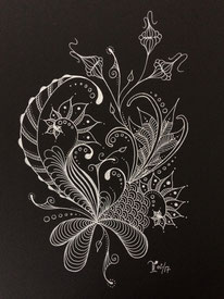 Doodelei A4 - weiße Blumen auf schwarz - weißer Gelstift auf schwarzem Fotokarton