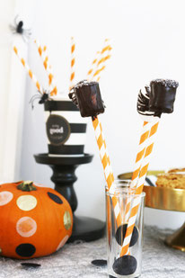 Bild: Halloween Deko Ideen - klassisch in Schwarz, Weiß, Orange und Gold, gefunden auf Partystories.de