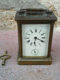 Horlogerie ancienne à Béziers, Horlogerie dans l'Hérault, horlogerie, horloge, pendule, montre, carillon, Odo, Horloger à Béziers, pendulette de voyage, pendulette d'officier.  