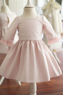 Cape baptême hiver chaude bébé fille ou garçon en lainage ivoire doublé polaire. Modèle cape de cérémonie bébé Albane par Fil de Legende. Magasin vêtements baptême Paris, Neuilly-sur-Seine. Expédition en France et à l'international.