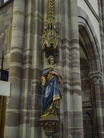 Bild: Heiligenfigur in der Église Saints-Pierre et Paul in Obernai  